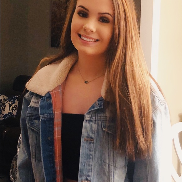 Meet your Posher, Addison - Picture 3 of 5